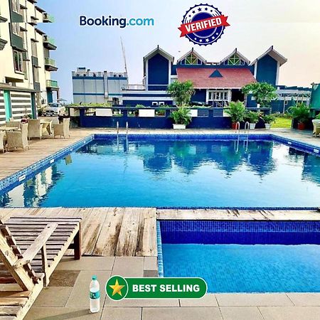 Gr Palace, In Front Of Sea-Beach With Breakfast, Swimming-Pool, Fully Air-Conditioned, Hotel With Parking Availability Puri Εξωτερικό φωτογραφία