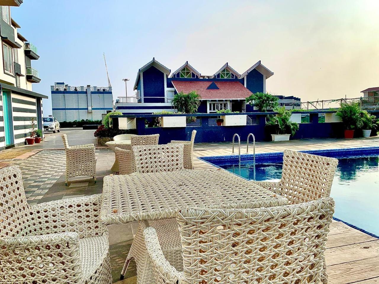 Gr Palace, In Front Of Sea-Beach With Breakfast, Swimming-Pool, Fully Air-Conditioned, Hotel With Parking Availability Puri Εξωτερικό φωτογραφία