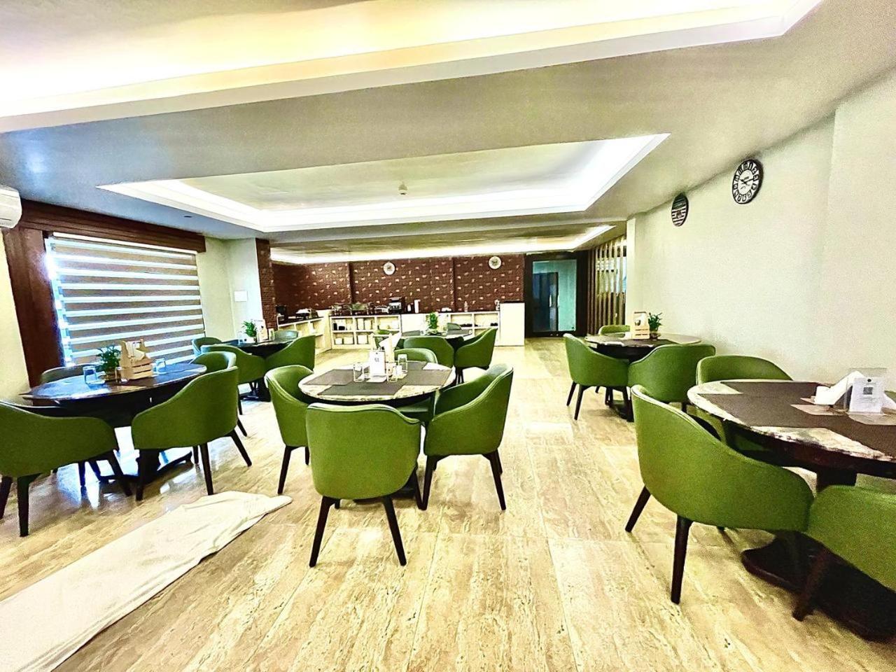 Gr Palace, In Front Of Sea-Beach With Breakfast, Swimming-Pool, Fully Air-Conditioned, Hotel With Parking Availability Puri Εξωτερικό φωτογραφία