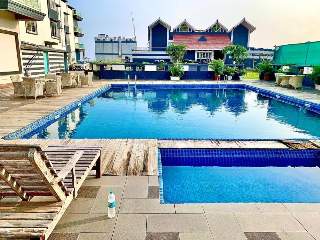 Gr Palace, In Front Of Sea-Beach With Breakfast, Swimming-Pool, Fully Air-Conditioned, Hotel With Parking Availability Puri Εξωτερικό φωτογραφία